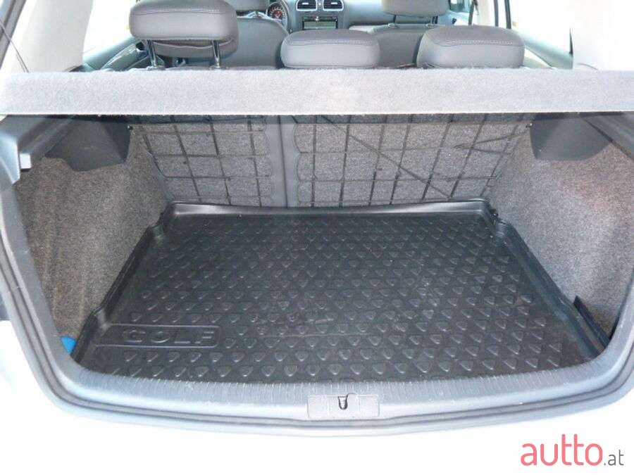 2011' Volkswagen Golf photo #6