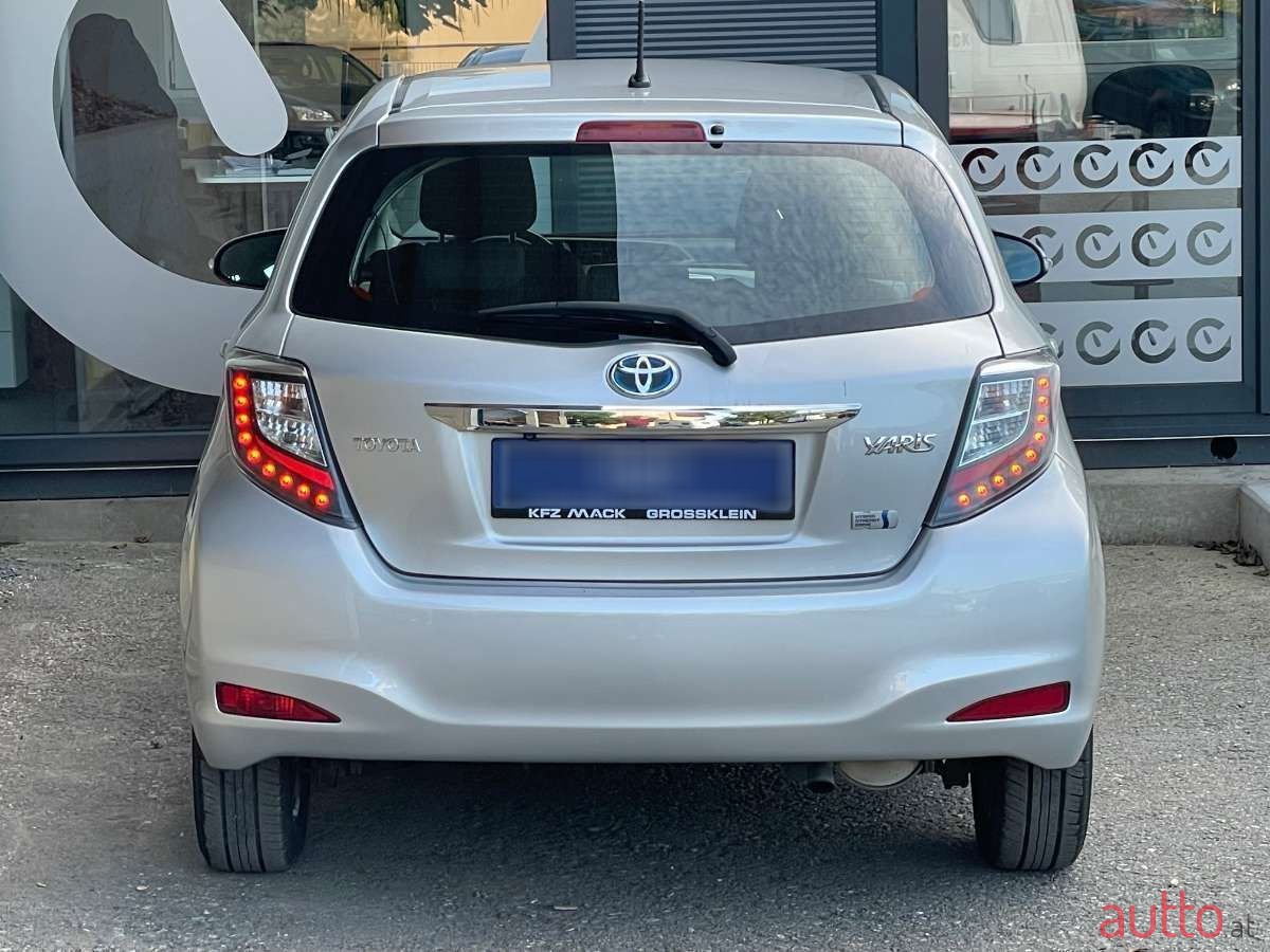 2013' Toyota Yaris photo #5