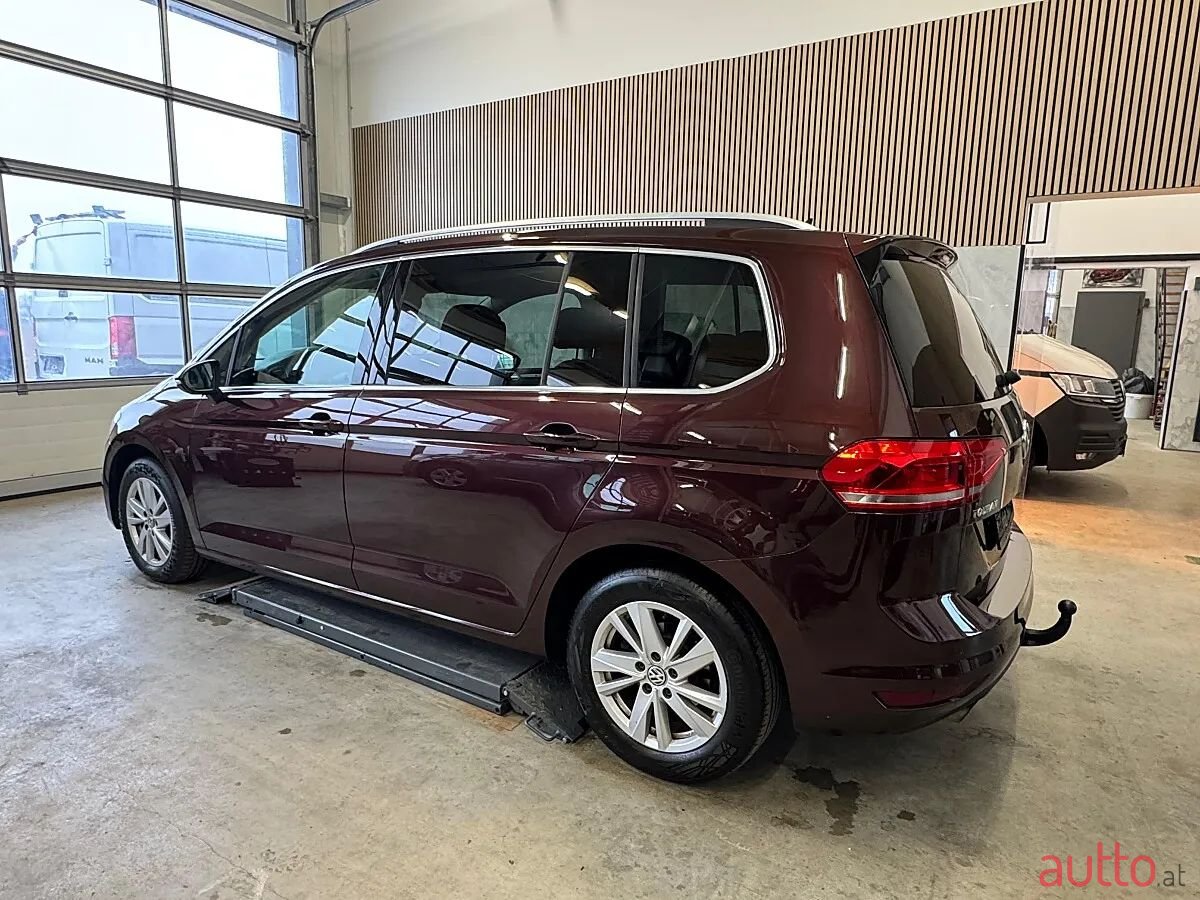 2019' Volkswagen Touran photo #5
