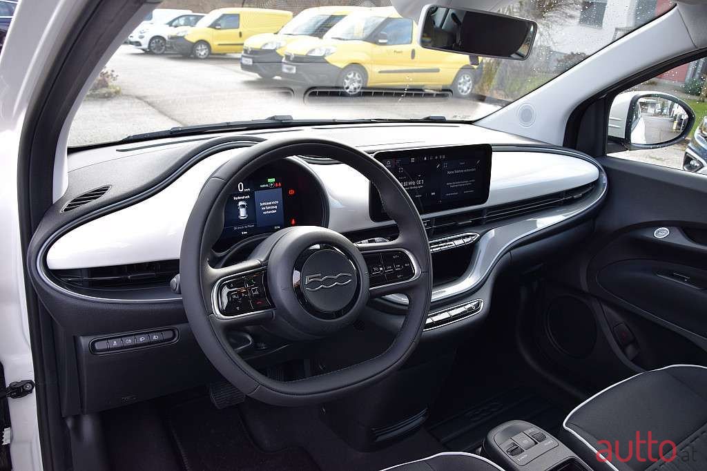 2023' Fiat 500 E photo #6