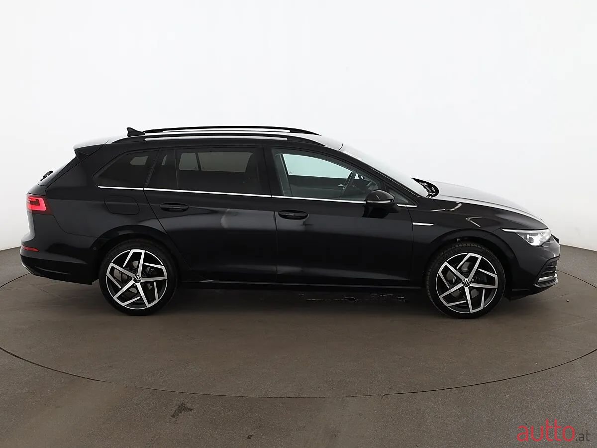 2022' Volkswagen Golf photo #3