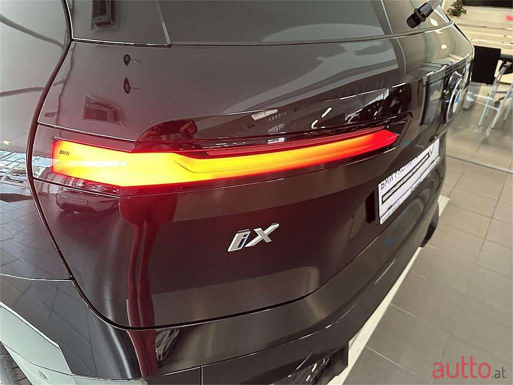 2023' BMW iX photo #6