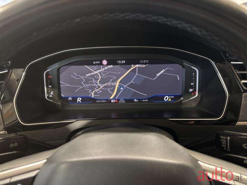 2022' Volkswagen Passat photo #2