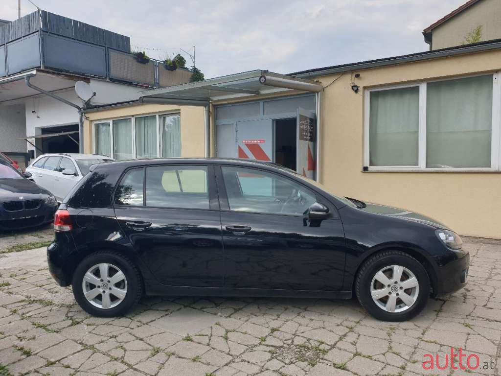 2010' Volkswagen Golf photo #4