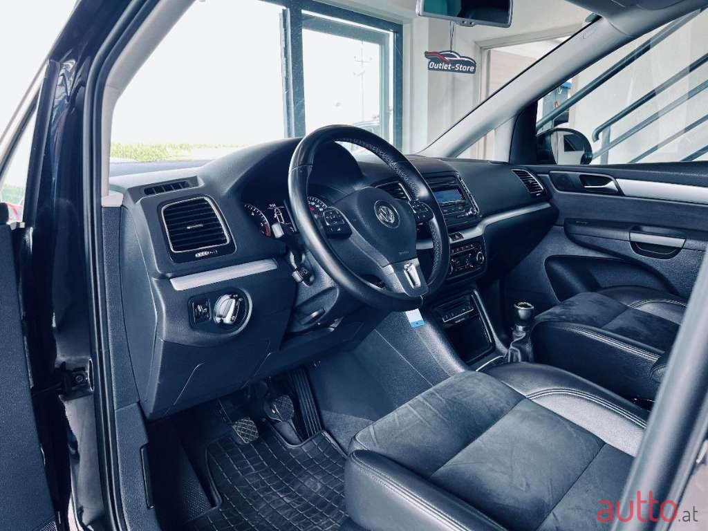 2011' Volkswagen Sharan photo #6