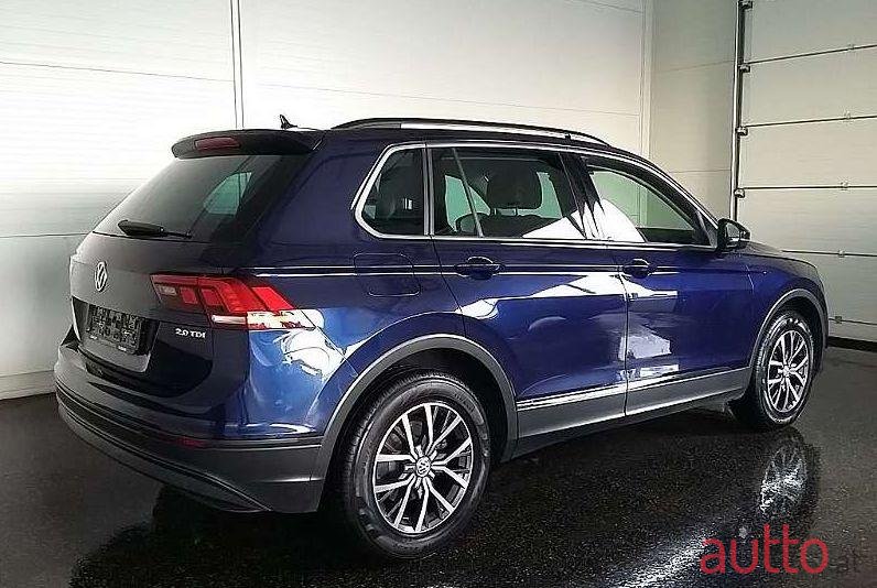 2016' Volkswagen Tiguan photo #1