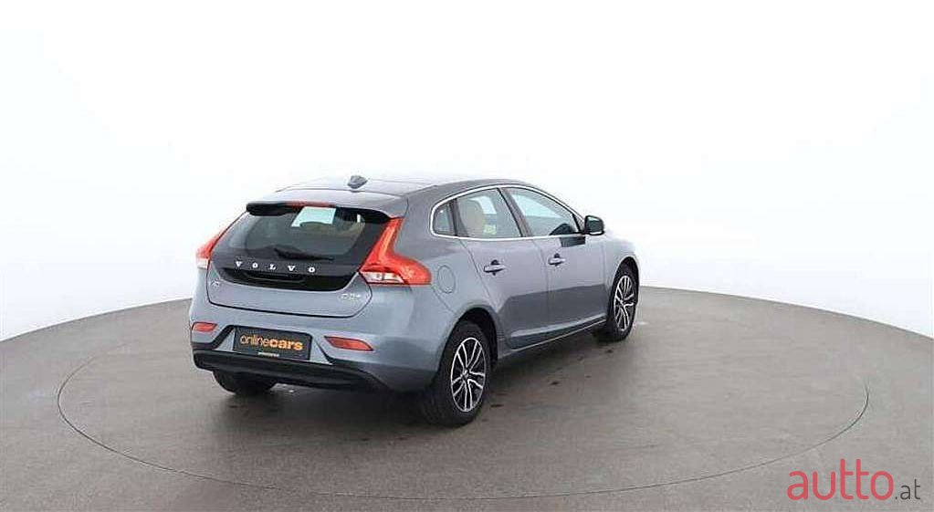 2018' Volvo V40 photo #2