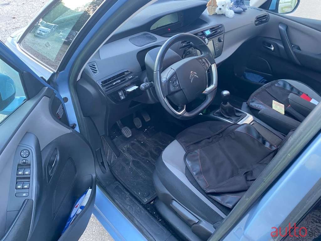 2014' Citroen C4 Picasso photo #6