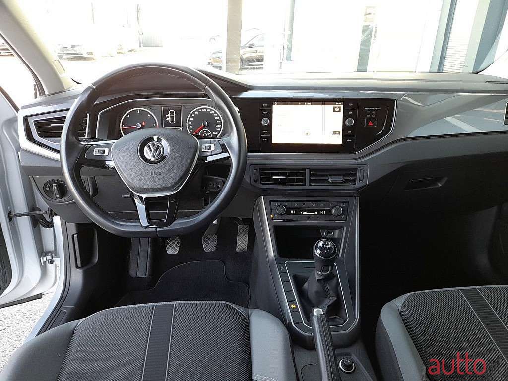2018' Volkswagen Polo photo #2