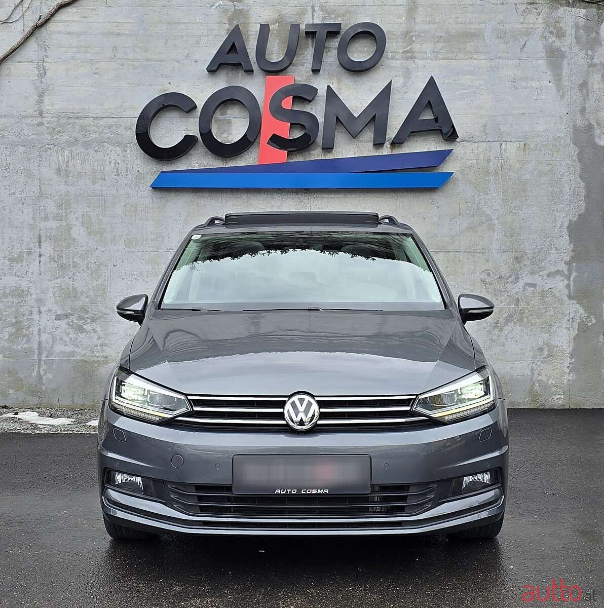 2018' Volkswagen Touran photo #2