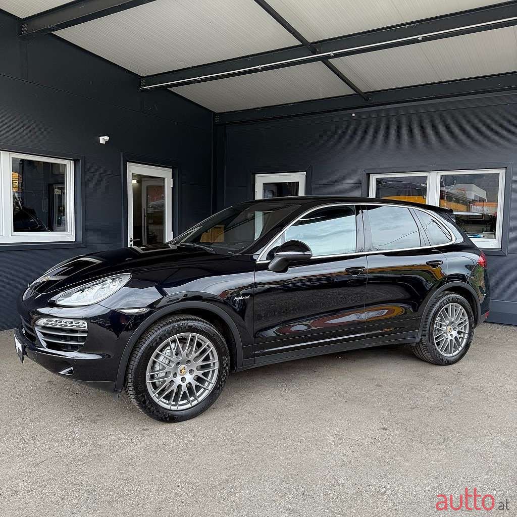 2013' Porsche Cayenne photo #2