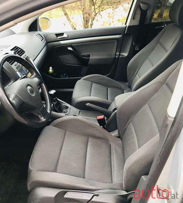 2004' Volkswagen Golf photo #3