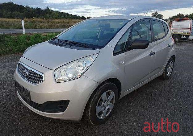 2010' Kia Venga photo #1
