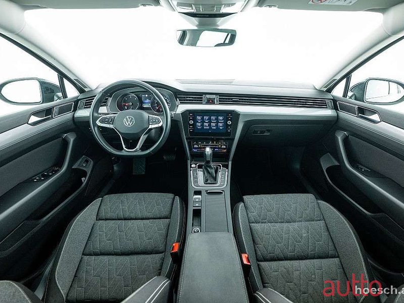 2023' Volkswagen Passat photo #5