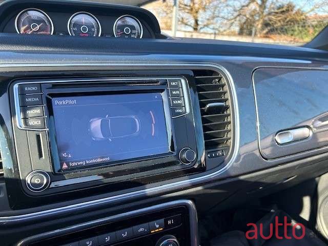 2018' Volkswagen Beetle photo #4