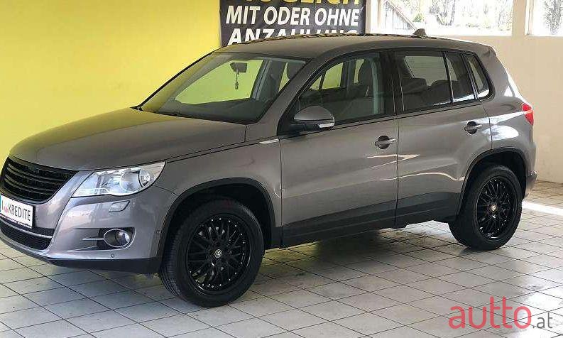 2009' Volkswagen Tiguan photo #1