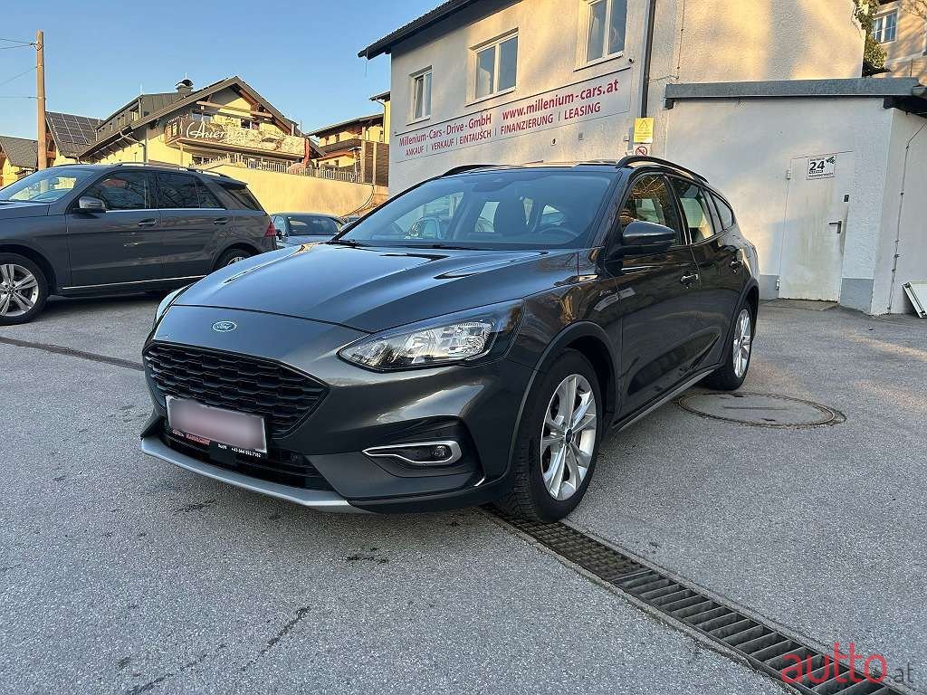 2020' Ford Focus photo #1