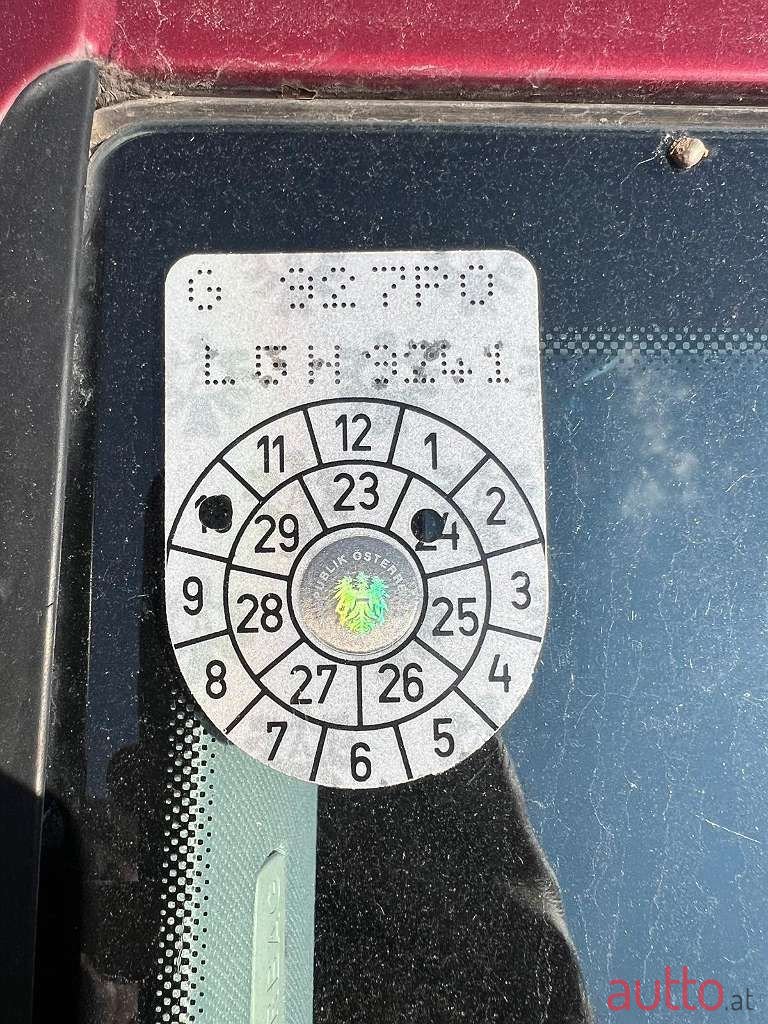 2007' Volkswagen Touran photo #5