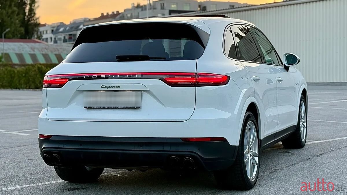 2020' Porsche Cayenne photo #6