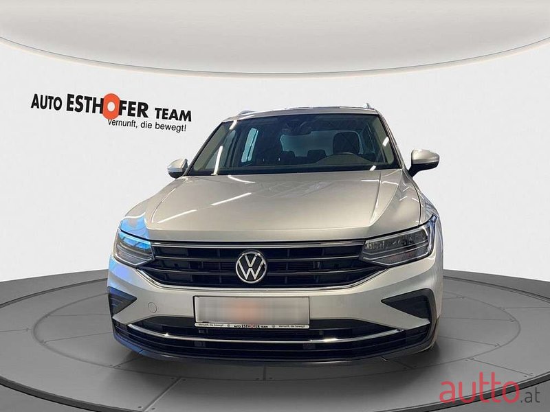 2021' Volkswagen Tiguan photo #2