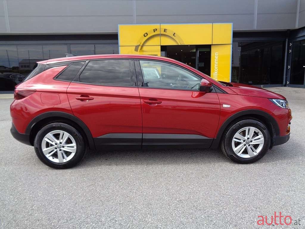 2020' Opel Grandland X photo #3