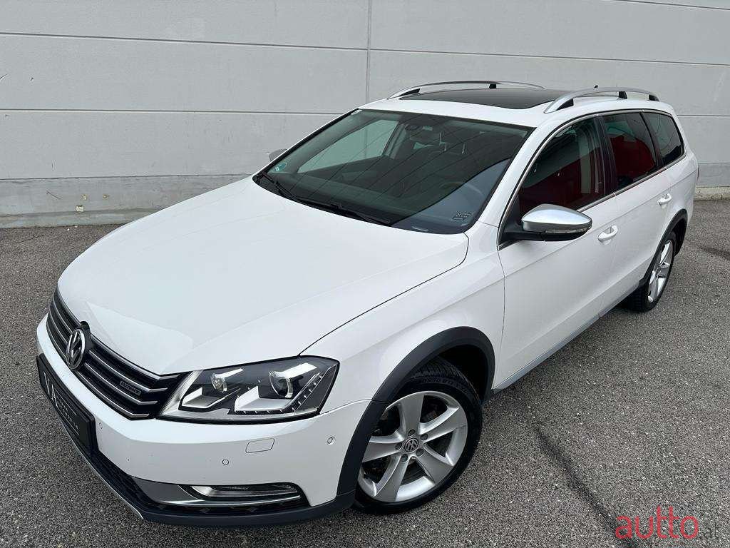 2013' Volkswagen Passat photo #5