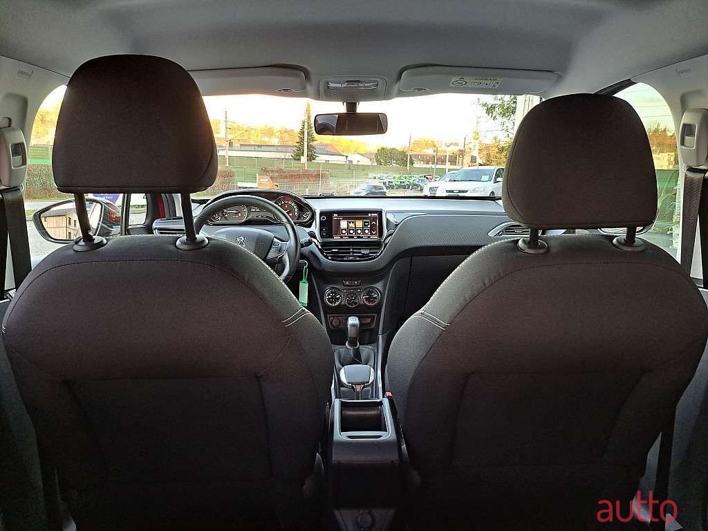 2018' Peugeot 2008 photo #2