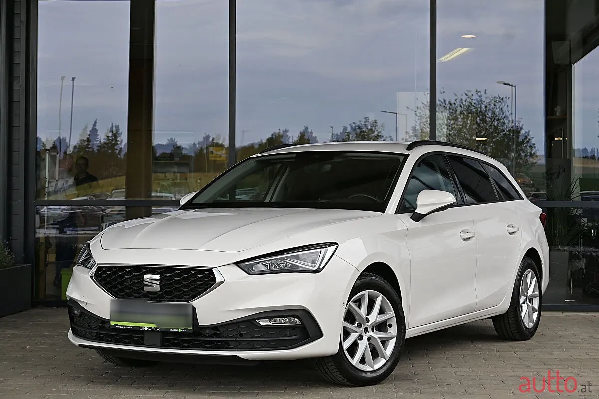 2022' SEAT Leon photo #1