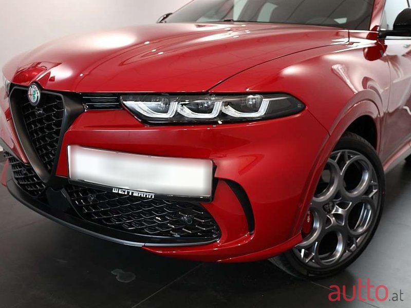 2024' Alfa Romeo Tonale photo #2