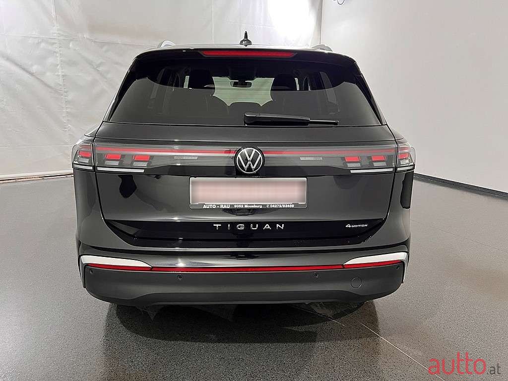 2024' Volkswagen Tiguan photo #5