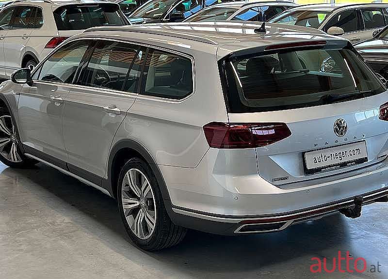 2020' Volkswagen Passat photo #2