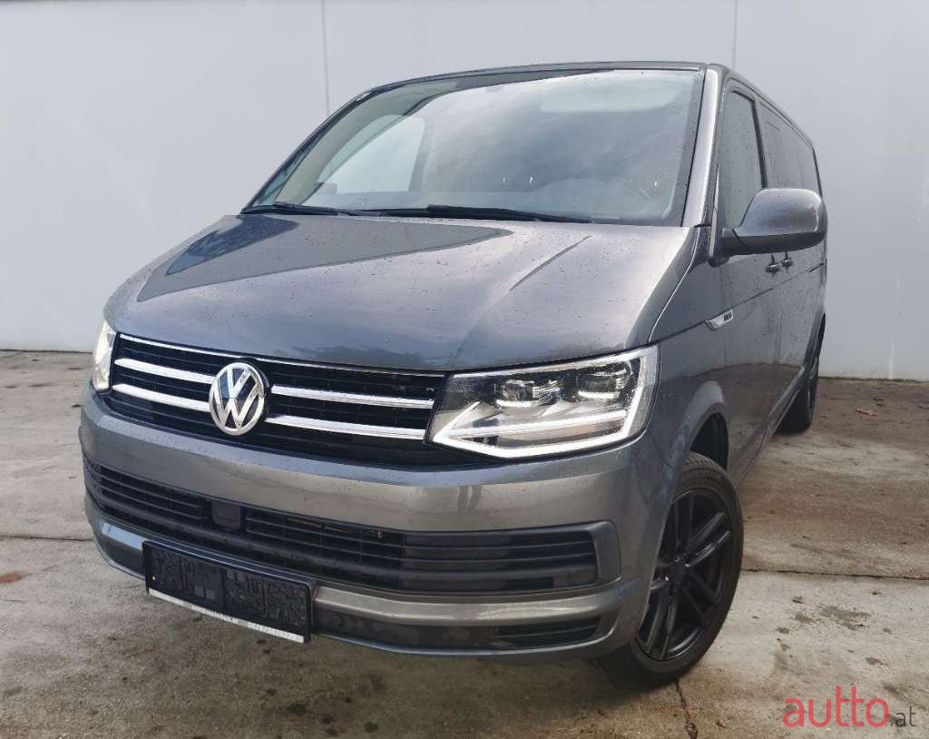2016' Volkswagen Caravelle photo #2