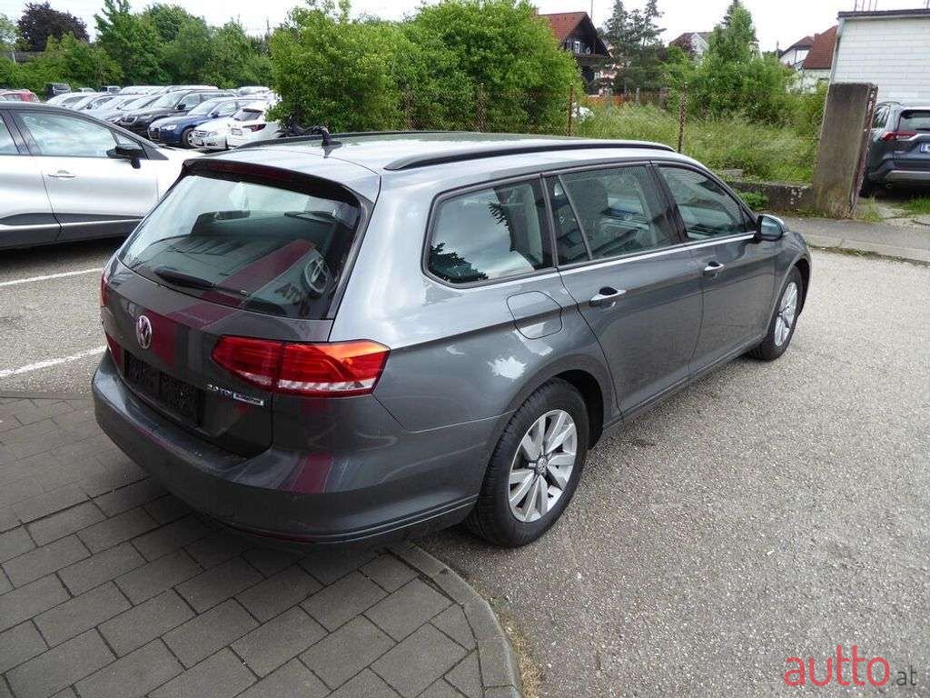 2017' Volkswagen Passat photo #5