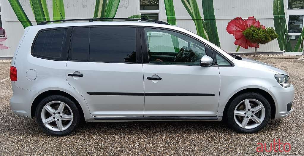 2013' Volkswagen Touran photo #4