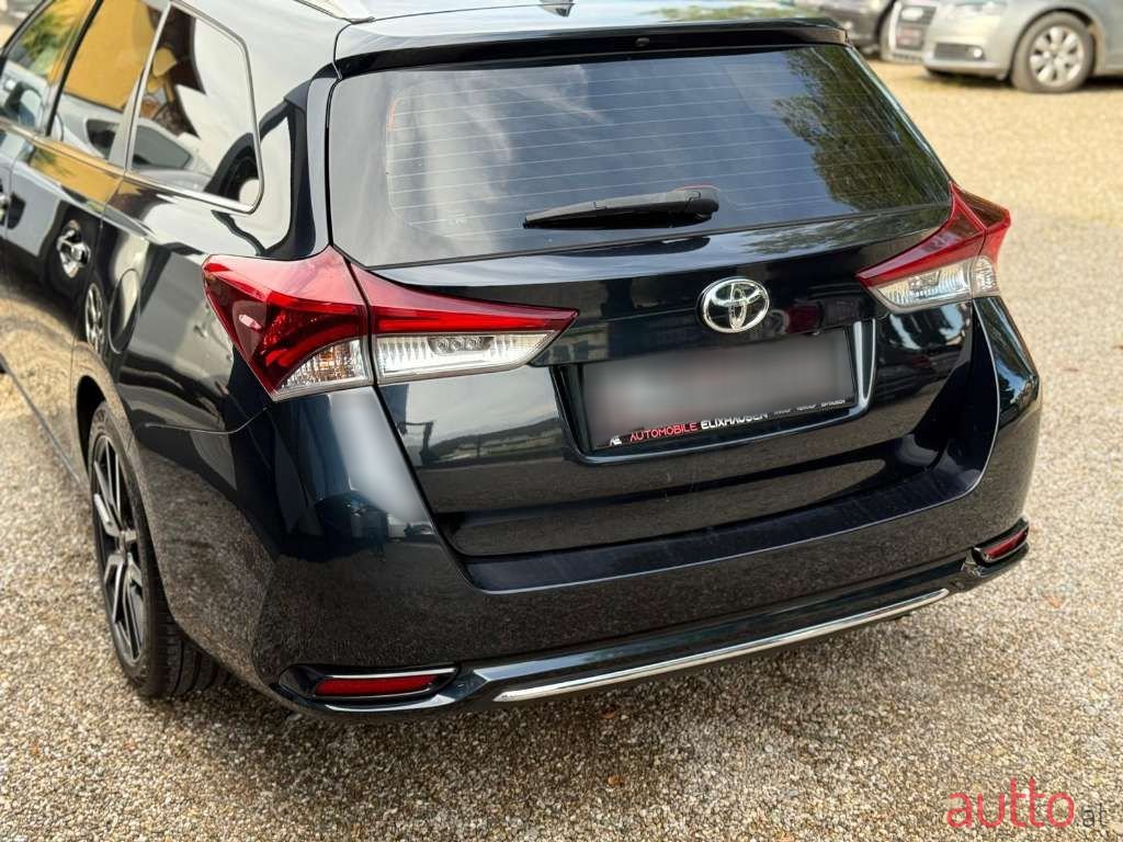 2016' Toyota Auris photo #4