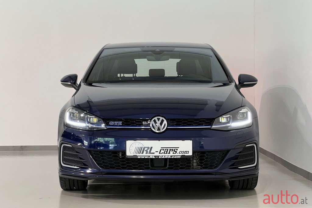 2017' Volkswagen Golf photo #2