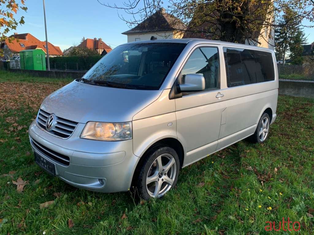 2005' Volkswagen Multivan photo #2