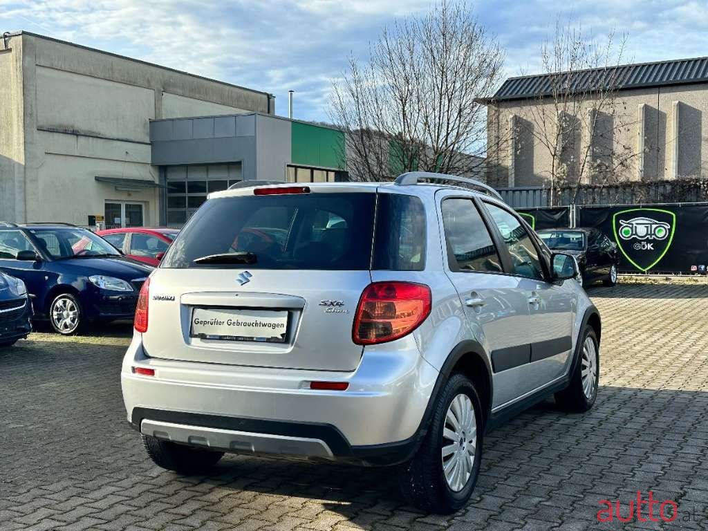 2011' Suzuki SX4 photo #6