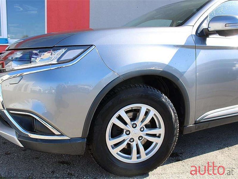 2018' Mitsubishi Outlander photo #6