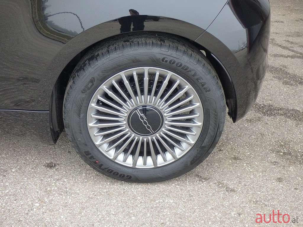 2023' Fiat 500 E photo #5