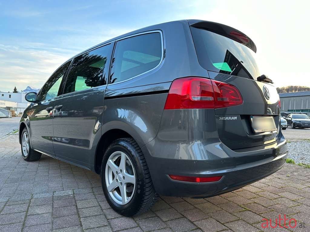 2011' Volkswagen Sharan photo #3