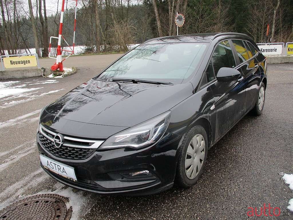 2018' Opel Astra photo #5