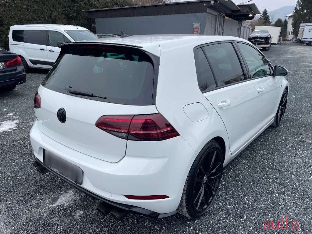2019' Volkswagen Golf photo #4
