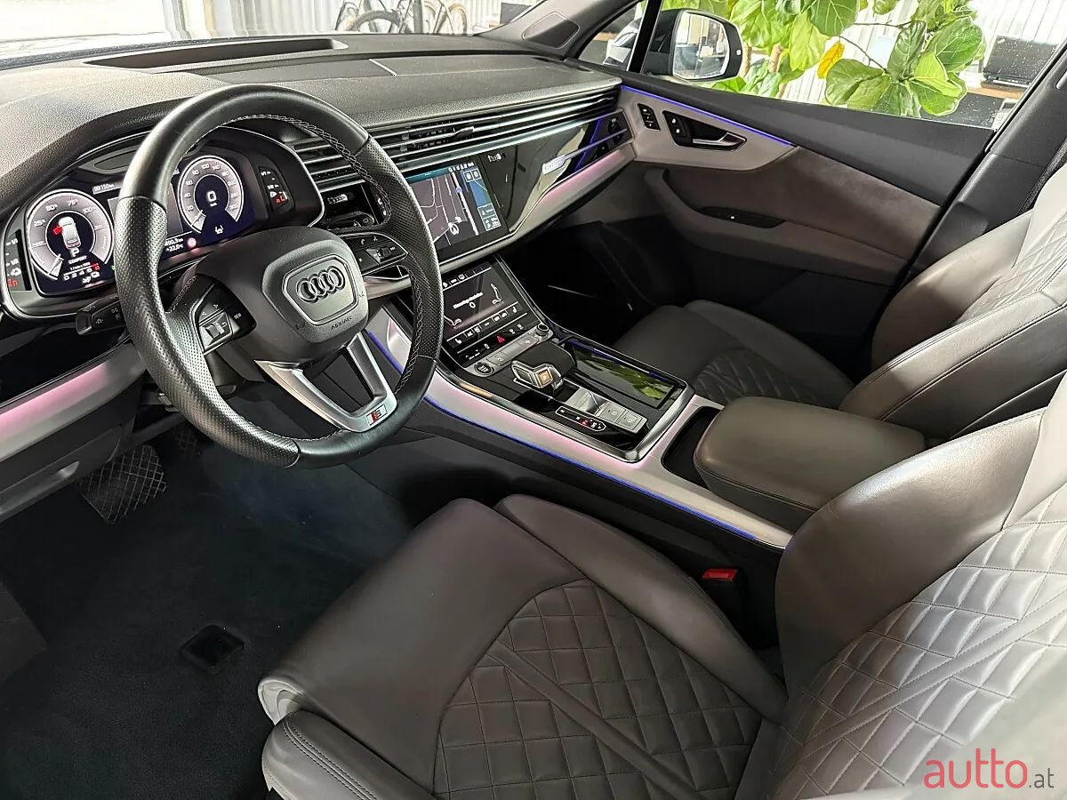 2021' Audi Q7 photo #6