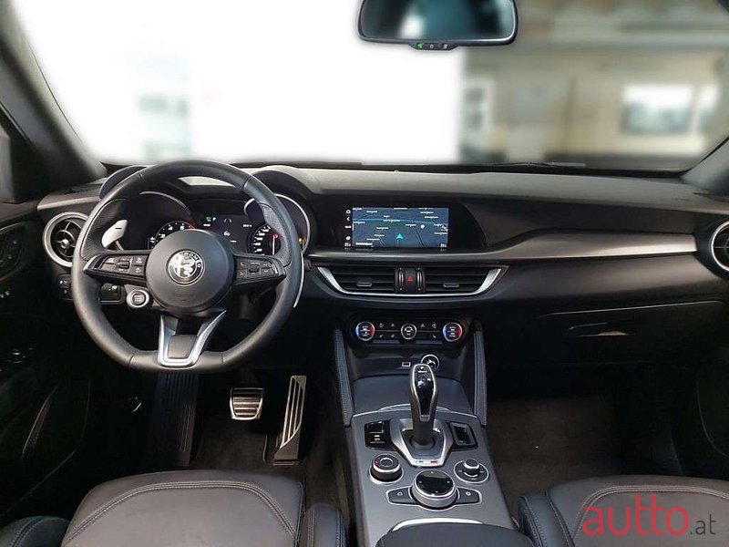 2022' Alfa Romeo Stelvio photo #3