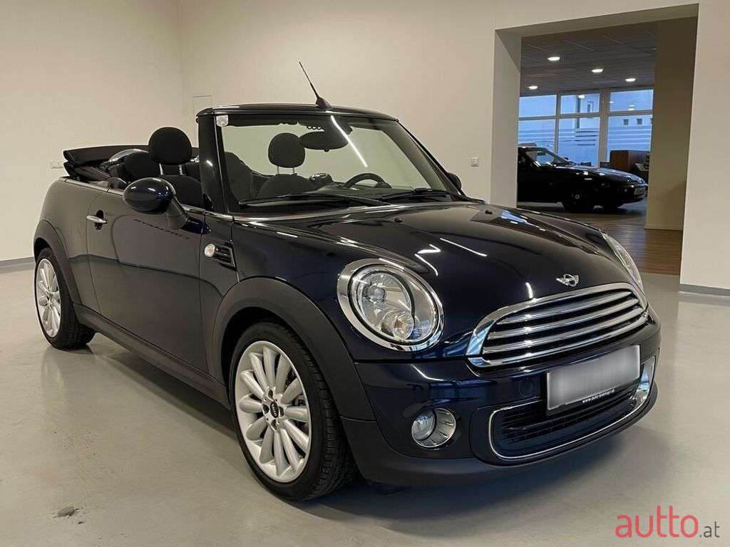2012' MINI Cabrio photo #2