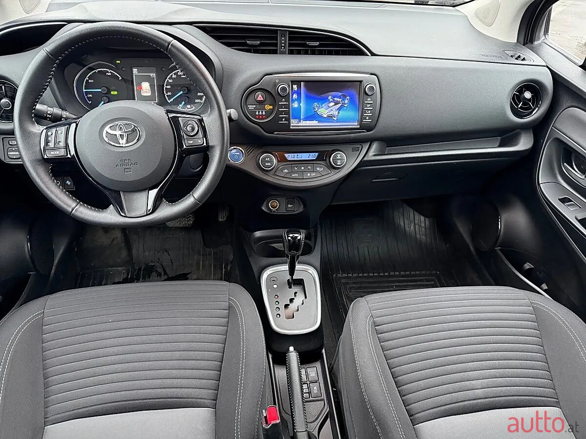 2018' Toyota Yaris photo #4