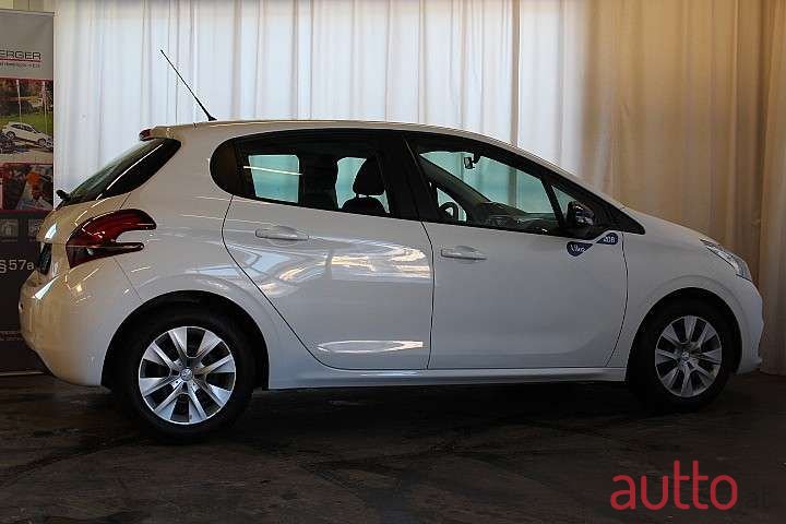 2018' Peugeot 208 photo #3