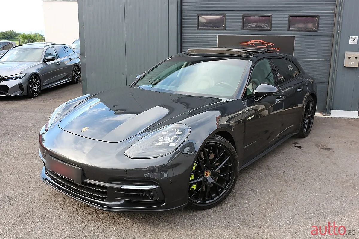 2020' Porsche Panamera photo #2