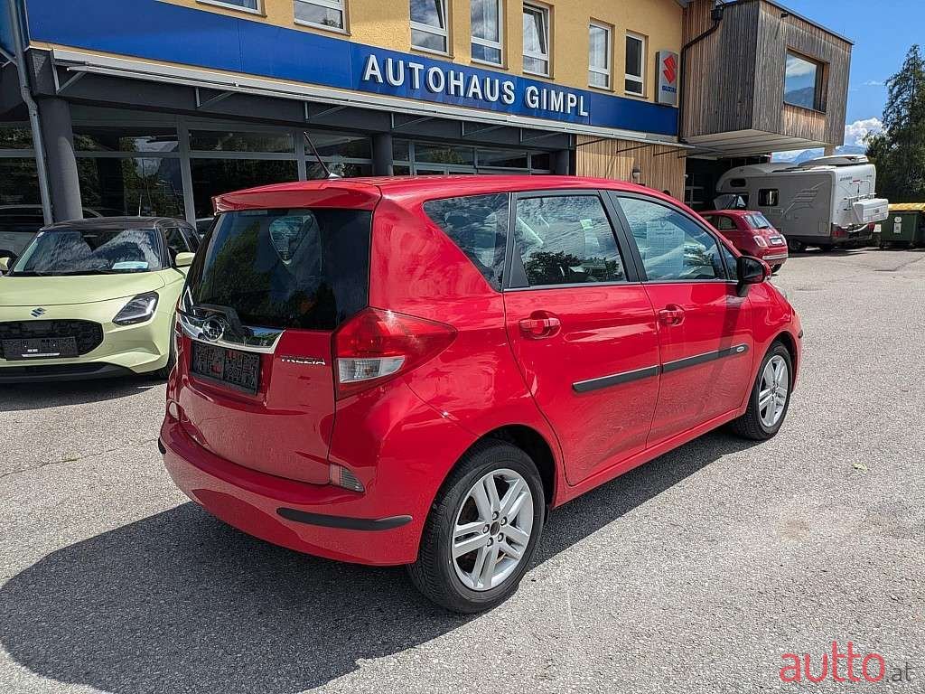 2011' Subaru Trezia photo #4